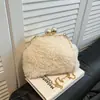 Elegante bolsa de ombro transversal com pérolas, moderna e estilosa, versátil com corrente de fecho, bolsa de pelúcia, bolsa de concha única