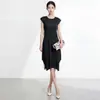 Vestido Plissado Estilo Miyake para Mulheres, Verão 2026, Gola Redonda, Caimento Solto, Design Que Esconde a Figura, Elegante Vestido Midi Evasê