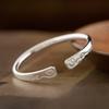 Nova Pulseira Banhada a Prata para Mulheres, Joia Original com Estilo Jovem da Moda, Pulseira Aberta de Prata Versátil Personalizada com Design de Nuvem