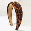 Diadema Europea y Americana Nuevo Retro Estampado de Leopardo Diseño en Relieve Terciopelo Estampado de Ala Ancha Estilo de Hong Kong Moda Versátil Accesorios para el Cabello Adorno para la Cabeza