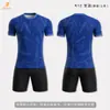 Uniformes de futebol feitos sob medida, incluindo camisas de treino de manga curta para times escolares, jaquetas de manga longa para clubes e camisas sublimadas, disponíveis para atacado.
