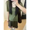 Camiseta simple versátil de manga corta color verde estilo coreano con cuello ancho suelto y cuello en U para mujer, top casual de verano holgado