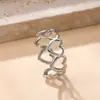 Anillo abierto de acero inoxidable de venta caliente transfronteriza de acero de titanio no descolorante joyería de mano simple anillo de amor hueco por presión de aceite fábrica