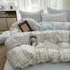 Juego de ropa de cama de cuatro piezas de gasa arrugada de lino estilo minimalista, que incluye sábana bajera y funda de edredón, adecuado para dormitorios de estudiantes, también disponible como juego de tres piezas para uso individual
