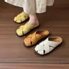 Pantuflas cerradas de suela blanda estilo francés para mujer, para usar al aire libre en verano, nuevo modelo 2025, sandalias casuales de suela plana, zapatos tipo jaula de cerdo romanos