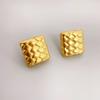 Pendientes Geométricos Esmerilados con Patrón de Diamantes Cuadrados Pequeños Chanel de Nuevo Estilo Europeo y Americano Transfronterizo Oro Pendientes de Moda