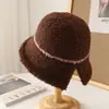Sombrero de pescador de felpa a rayas de invierno y otoño nuevo al por mayor para mujer, sombrero de cubo versátil retro cálido para adelgazar la cara, sombrero de pescador liso