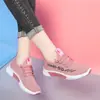 Una generación de zapatos nuevos de primavera y otoño para mujer, zapatos casuales coreanos, zapatos transpirables de tela del viejo Pekín, zapatillas bajas para mujer