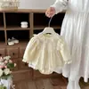 Colección de otoño transfronteriza de nuevos vestidos tipo mameluco de manga larga para bebés niñas, con un dulce diseño de encaje y una falda de malla