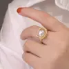 Collar de perlas con incrustaciones de diamantes micro para mujer, nuevo diseño de moda niche 2023, cadena de clavícula de lujo ligero de alta gama para verano