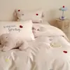 Conjunto de Quatro Peças em Cetim de Algodão Puro 100 Fios, Ano do Cavalo, Bordado em Toalha Estilo Quatro Estações, Vermelho Vivo Estilo Casamento, Lençol e Capa de Edredom 100% Algodão
