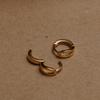Pendientes coreanos Dongdaemun para mujer, estilo frío, sencillos, elegantes, combinables, pequeños, con hebilla de metal hueca.