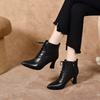 Botas Curtas de Bico Fino para Mulheres Outono e Inverno 2025 Estilo Britânico Botas de Cano Curto com Tiras Salto Agulha Forradas com Lã Preta Botas da Moda Botas de Couro para Mulheres