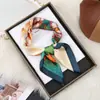 Bufanda Cuadrada de Moda Versátil Estilo Coreano Floral 70% Seda Artificial Pañuelo de Cuello Pañuelo de Cuello de Alto Grado con Puntos Venta al por Mayor
