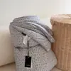 Colcha de punto estilo INS con diseño de nube de dibujos animados para primavera y otoño, colcha de invierno suave y cálida con borde enrollado, lavable a máquina, adecuada para uso en dormitorio