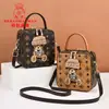 Entrega em uma peça atacado bolsa de comércio exterior 2023 nova bolsa de ombro transversal bolsa de mão feminina bolsa quadrada pequena bolsa feminina de urso de desenho animado