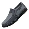 2026 Nuevos Zapatos de Malla Transpirable de Verano para Hombre Punta Redonda Simple Zapatos Casuales para Personas de Mediana Edad y Mayores Venta al por Mayor en Tienda Física Fuente de Artículos Más Vendidos