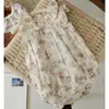 En Stock Estilo Ins Primavera/Verano 2026 Ropa de una pieza de algodón 100% con estampado floral triangular de manga corta para bebé niña Colección 1