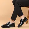 Sapatos casuais masculinos de couro, modelo novo, plus size, para todas as estações, mocassins slip-on em couro preto macio com solas macias, sapatos masculinos confortáveis