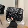 2026 Novas Bolsas Design de Nicho Moda Linha de Bordado Grade de Diamante Corrente Ombro Único Transversal Sob o Braço Pequena Bolsa Quadrada