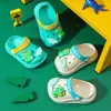 Zapatos de agujeros para niños bebé dibujos animados niños dinosaurio Niñas lindos antideslizantes punta de los pies sandalias de suela blanda verano venta al por mayor