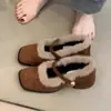 Sapatos de salto grosso estilo Chanel retrô femininos 2026 novo inverno Mary Janes de pelúcia com alça de fivela única francesa