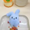 Lindo peluche de dibujos animados conejo de orejas rojas muñeco colgante broche bolsa zapato accesorio de ropa accesorio de juguete de peluche de conejo