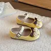 Sapatos de Couro Lisos para Meninas 2026 Nova Coleção Primavera e Verão Sapatos de Couro Infantis Fofos com Laço Estilo Princesa Sapatilhas Modernas