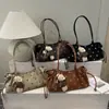 Otoño 2026 Nuevo Estilo Perezoso Lunares Diseño Nicho Moda Gran Capacidad Simple Elegante Versátil Bolso de Hombro Simple