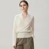 Nova coleção de inverno feminina: suéter de cashmere com decote V cruzado e design canelado, perfeito como camada externa ou um top de tricô casual