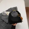 Bolsa Pequena Retrô de Nicho 2025 Outono Nova Moda Bolsa Transversal Simples para Trabalho Pequena Bolsa Tote de Mão Bolsa Bolinho