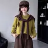 Conjunto de otoño 2026 para niñas, nuevo, elegante y moderno, suéter tipo chal y pantalones de lana para niñas mayores, atuendo estilo bosque para niños