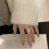 Anel Minimalista de Pena Artística com Pérola para Mulheres, Design Único de Nicho, Anel Versátil para Dedo Indicador, Anel Aberto Ajustável para Mulheres