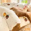 Juego de Ropa de Cama Gruesa de Vellón de Leche de Invierno 2026 Nuevo Estilo Sábana de Franela Coral Fleece con Funda de Edredón Adicional de Vellón Juego de Tres Piezas