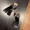 Sandalias estilo Chanel para mujer para combinar con faldas, estilo de venta caliente verano 2025, con tacones finos, punta cuadrada, punta abierta, sandalias de tacón alto de moda para uso en exteriores