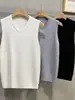 Chaleco suéter retro de cuello en V estilo japonés para hombre, otoño/invierno 2026, gris liso, sin mangas, tejido, prenda exterior