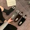 Sapatos Rasos Quentes com Bico Fino, Fivela Quadrada e Forro de Pelúcia Cinza para Mulheres 2026 Outono/Inverno Novos Loafers de Temperamento Estilo Francês para o Dia a Dia