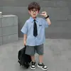 Conjunto de Camisa de Manga Corta de Verano para Niños 2026 Nuevo Estilo Ropa de Desempeño para Graduación de Jardín de Infantes para Niños Bebé Camisa Corbata