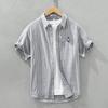 8869 Camisa Casual Listrada Japonesa de Manga Curta Estilo Hong Kong Bordado Casual Fresco Arte Camisa Coringa