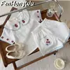Casa Rosa¡Suave como la leche! Conjunto de verano de estilo coreano para niñas, con bloques de color, bordado de cerezas, manga corta y cuello de muñeca