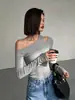 Camiseta feminina preta de manga longa ombro a ombro, para o início do outono, sutilmente sexy, justa, ombro a ombro, top base que revela a clavícula