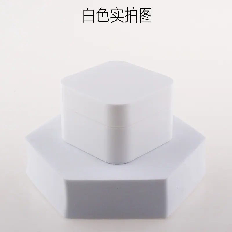 方形膏霜白色实拍图