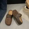 Aumento de Altura Interna Slip-On de Um Passo Fivela de Couro Biqueira Meio Chinelo Mule Belo Salto Grosso Chinelos Femininos Moda Outono 2026