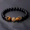 Pulseira de Cristal Curativo com Pedra Olho de Tigre e Contas de Malaquita, Design Unissex com Formas de Leão e Leopardo