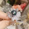 Anillo Camelia Flor Perla Francesa lujo ligero alta gama chapado en oro diamante completo brillante pétalo tridimensional anillo de cuentas