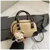 Bolsa Quadrada Pequena Rad Estilo Novo Inverno 2025, Estilo Estrangeiro, Bolsa Pequena Exquisita, Bolsa de Mão Versátil de Alta Qualidade para o Dia a Dia e Trabalho