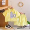 Conjunto de Verão para Meninos 2026 Novo Estilo Camisa de Manga Curta de Verão para Bebê Conjunto de Duas Peças Moda Tendência para Bebês e Crianças