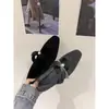 Sapatos Mary Jane Estilo Francês 2025 Novo Modelo com Forro de Pelúcia, Bico Quadrado Quente, Abertura Rasa, Adequado para Saias, Sapatos de Festa Embelezados com Pérolas