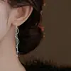 Selección de arte estilo étnico retro aretes de borla larga de línea giratoria de moda dan buena suerte cuentas redondas dobles líneas de onda para la oreja