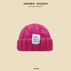 Chapéu de Lã Torcido Estilo Japonês Feminino Outono e Inverno Quente Cor Doce Tricô Casual Versátil Carta Chapéu para Frio Moderno